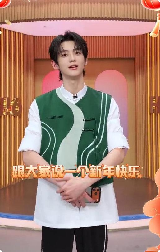 你好星期六全员方言拜年你好星期六太懂了！方言拜年直接把地域氛围感拉满，南方的软糯