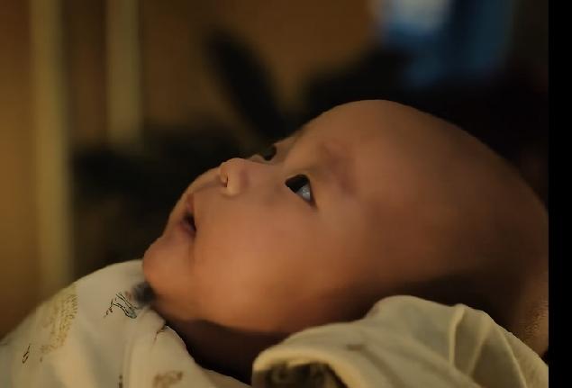 王佳佳这段东北话真的好欢乐啊。马伊琍剧里刚生出来的孩子，婴儿还热乎着。王佳佳
