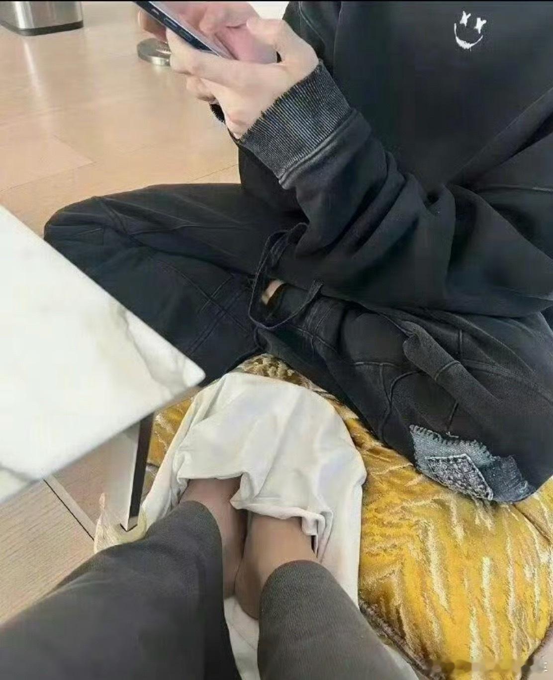 鹿晗关晓彤我的天………怎么感觉，衣服、发色、视频截图真的能对上这到底是真照片还