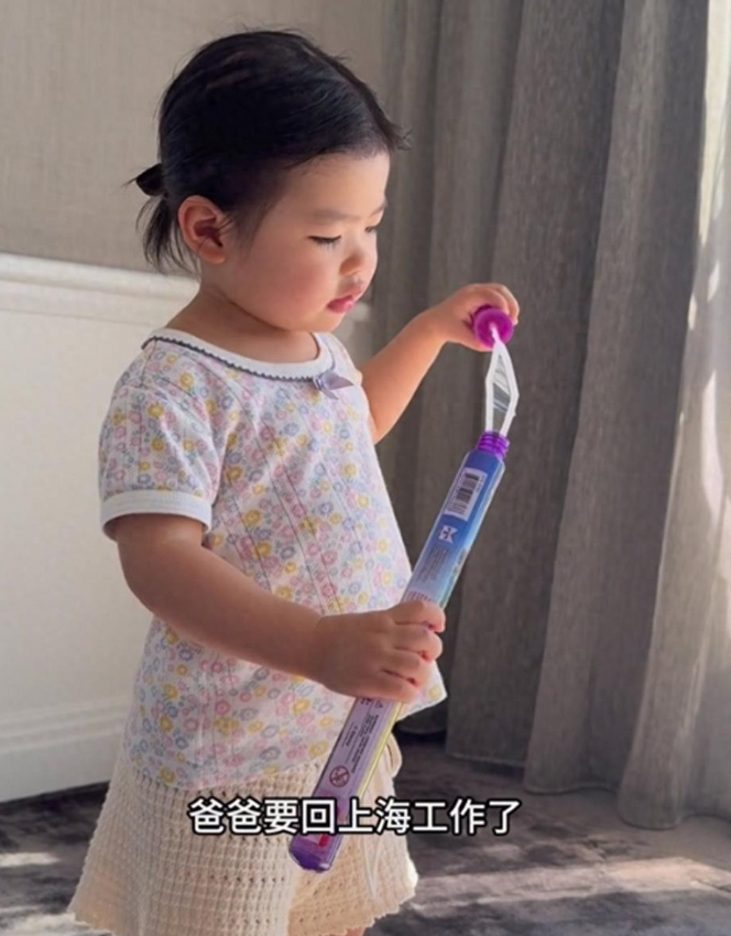 程晓玥老公返沪她带女留澳上学婆婆助力