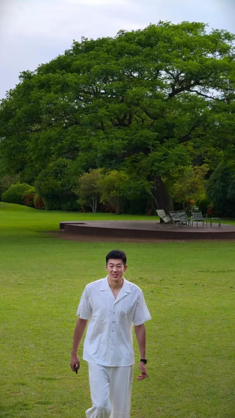 不能留在广东队，王少杰跑到国外休闲去了众所周知，王少杰是以租借的形式到广东男篮