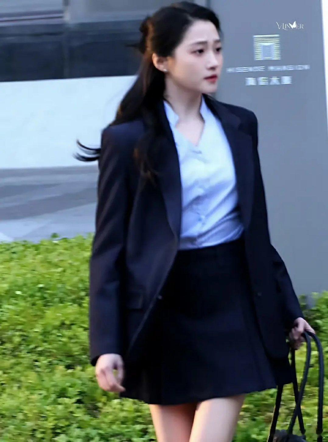 关晓彤这部剧妆造好像挺好看的