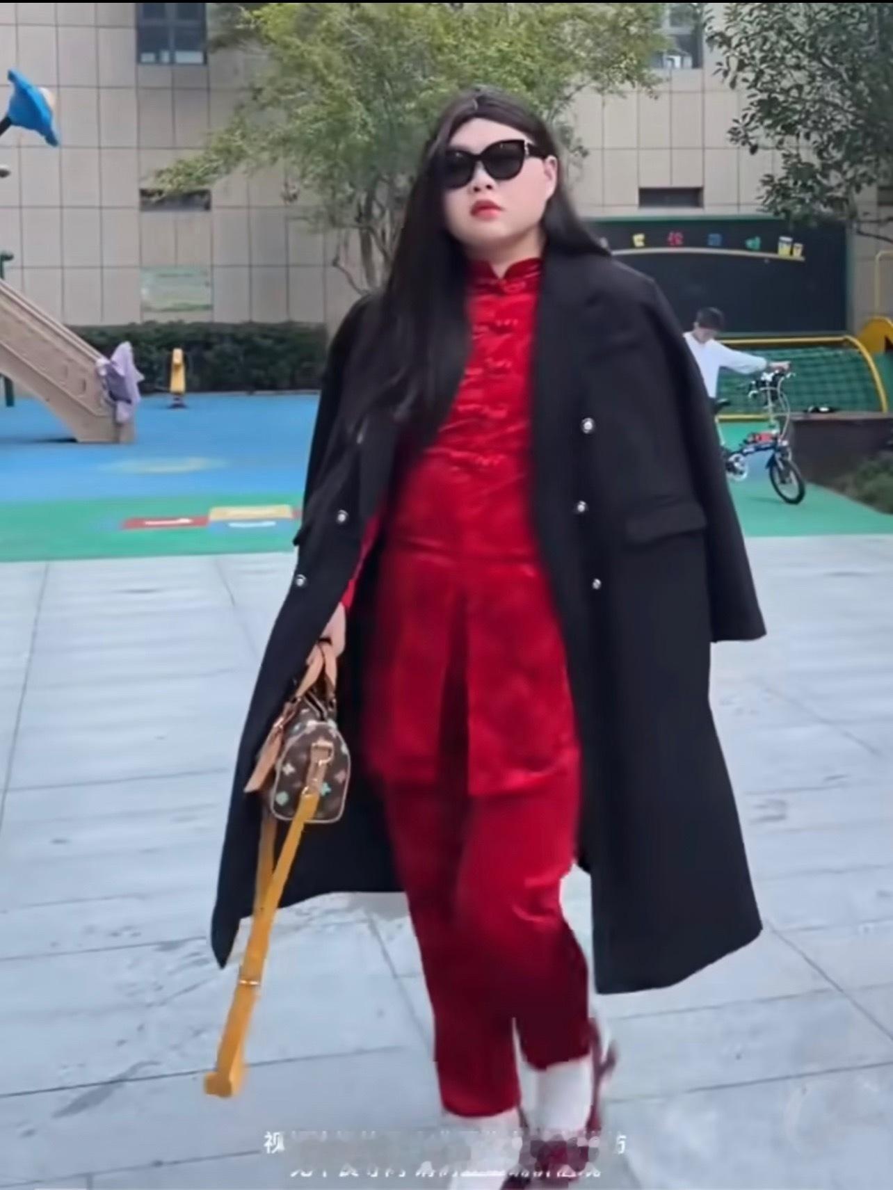 李湘开庭带着你这堆聚酯纤维地摊货我笑死了哈哈哈哈哈哈哈哈哈哈哈​​​