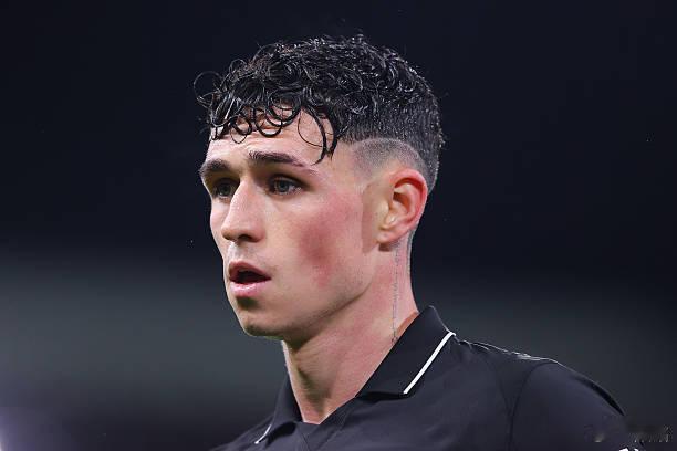 曼城福登状态起来了啊！11月初欧冠曼城4-1多特蒙德，福登攻入两球。最近两轮英