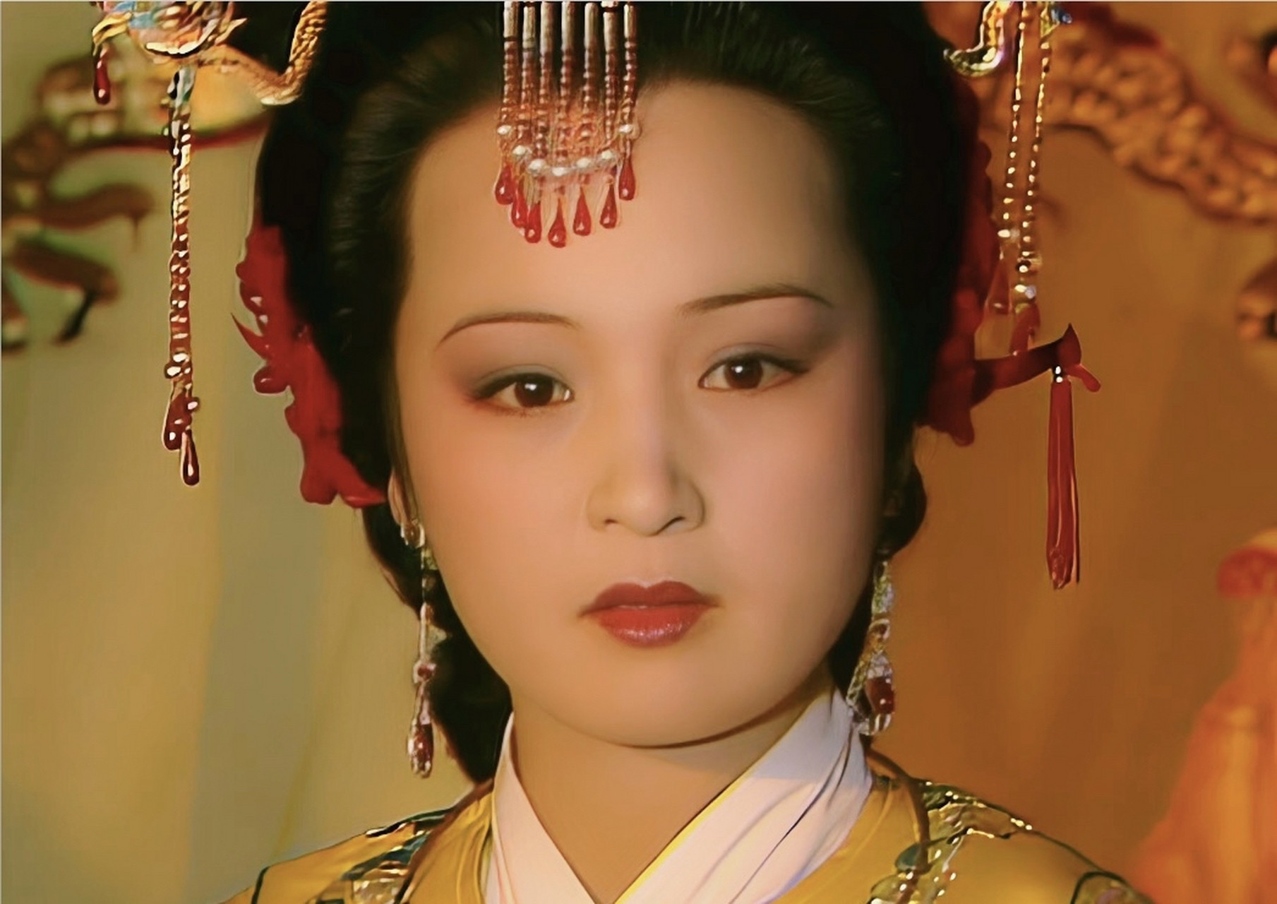 贾元春说，二十年来辩是非。这句诗有很深的含义，她辩的到底是什么是非呢？是宫廷秘闻