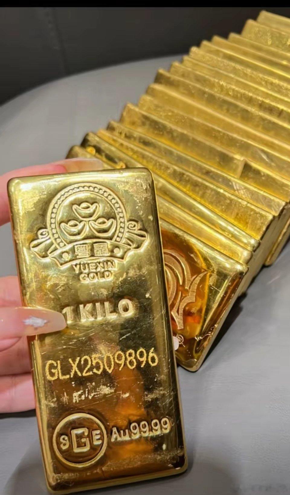 黄金税收新政：重塑市场秩序，锚定资产配置新基石近期，黄金再度跻身热搜焦点，此番