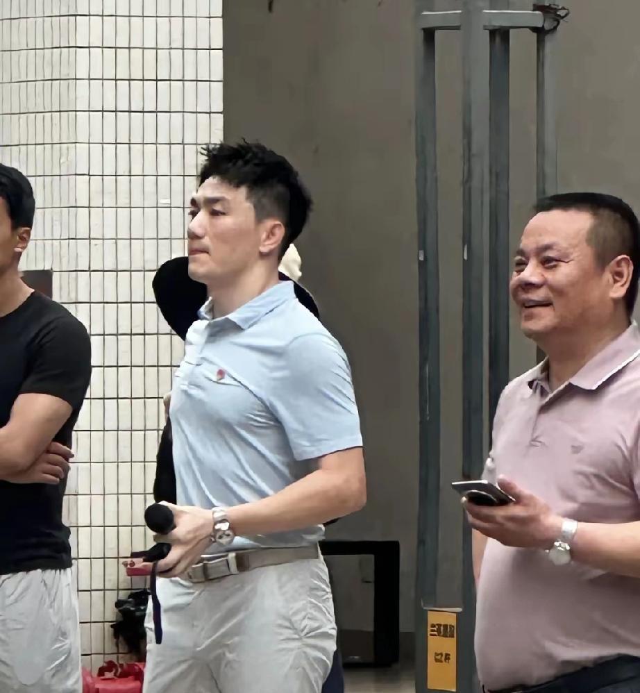 网友偶遇张馨予老公何捷！高校工作状态曝光，堪称人生赢家4