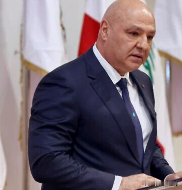 黎巴嫩总统奥恩称与以色列的外交正在驱散“战争幽灵”。奥恩承诺解除真主党武装，周