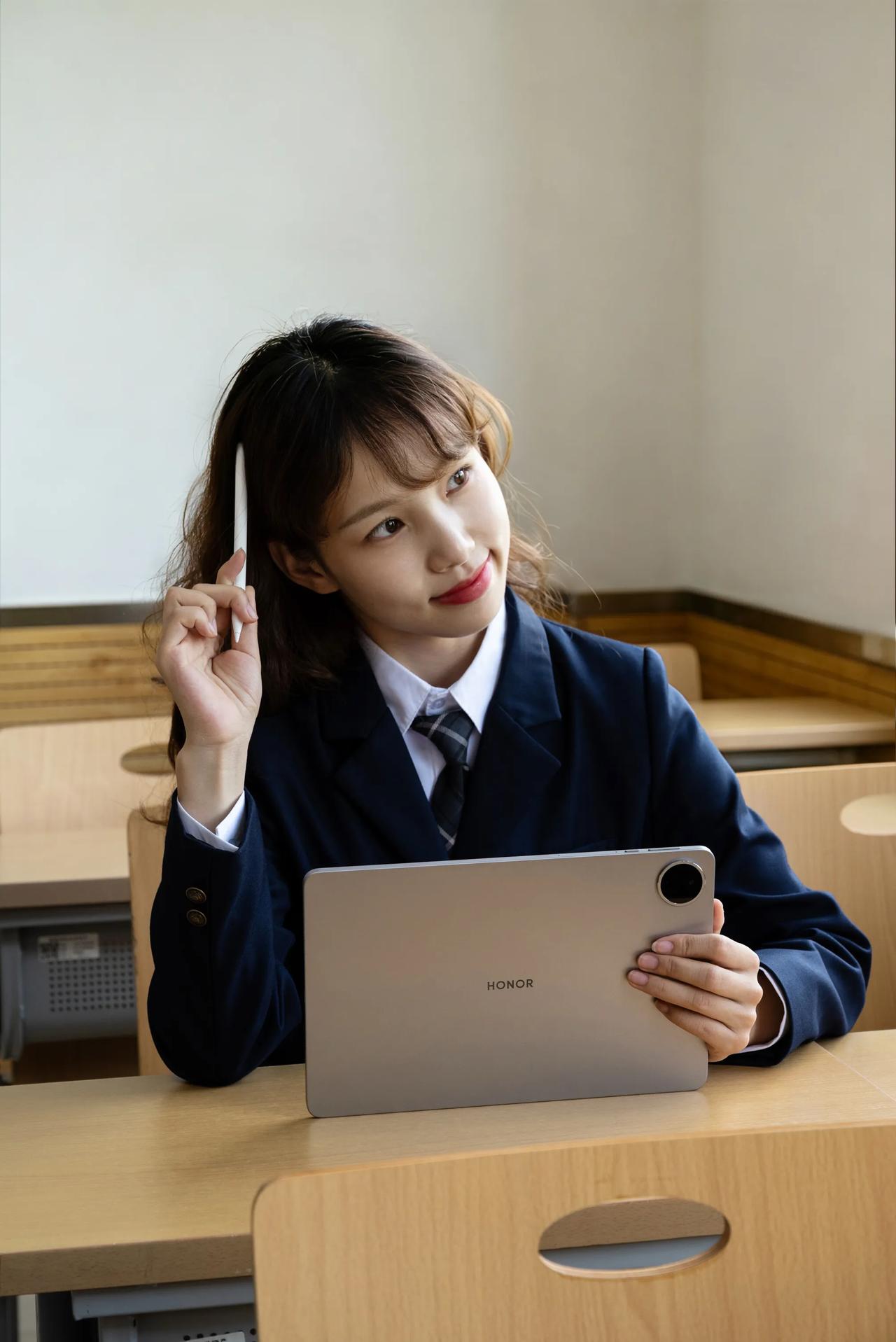 忙时学习，闲时看球赛，荣耀平板20学习平板的含金量还在上升，针不戳！