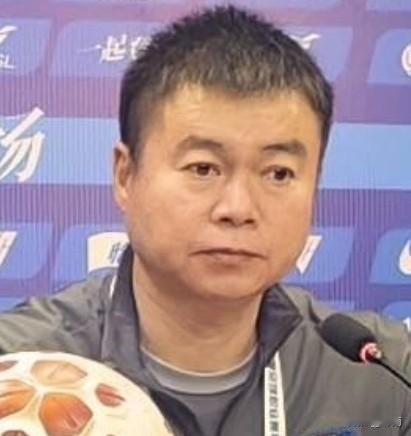 本赛季中超联赛，有7位本土主教练执教中超球队。踢完9轮后，有1位下课，与蓉城队交