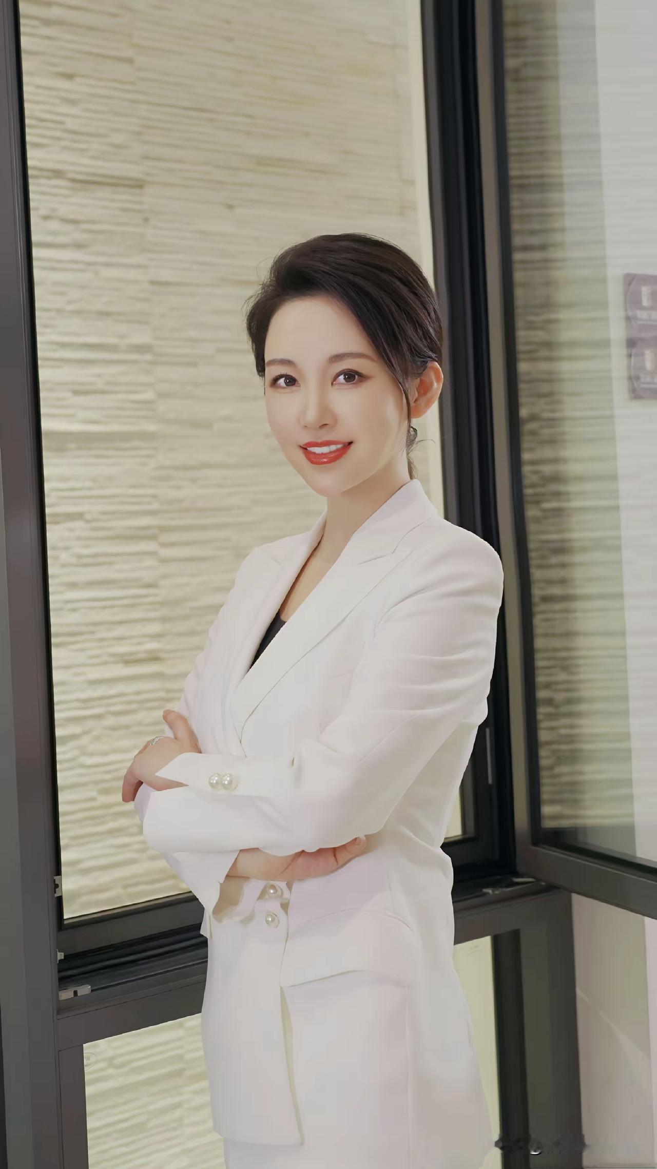 无眠只添新瘦。梦汹涌，乱如破碎山河。鸿雁千里，声声肠断故楼。守着等着信来，如刀割