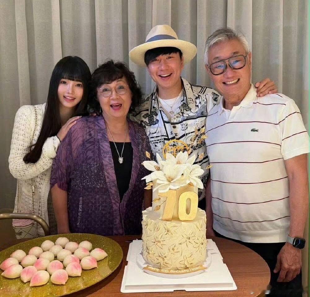 网友盘点的那些对象/老婆是网红的男明星。林俊杰和女友七七相差21岁周杰伦和老婆昆