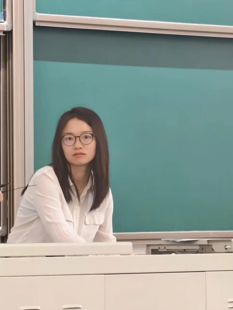 刚拿下菲尔兹奖的王虹，很多人不知道她曾经差点走上建筑这条路。她曾拿出一个学