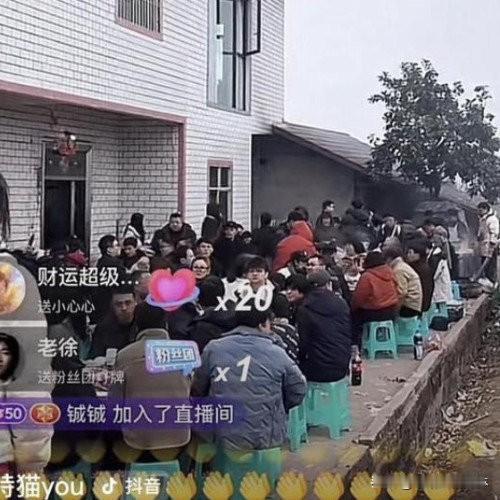 女子求助杀年猪引千人赴约10万人围观的热闹里藏着人间烟火重庆合川女子呆呆