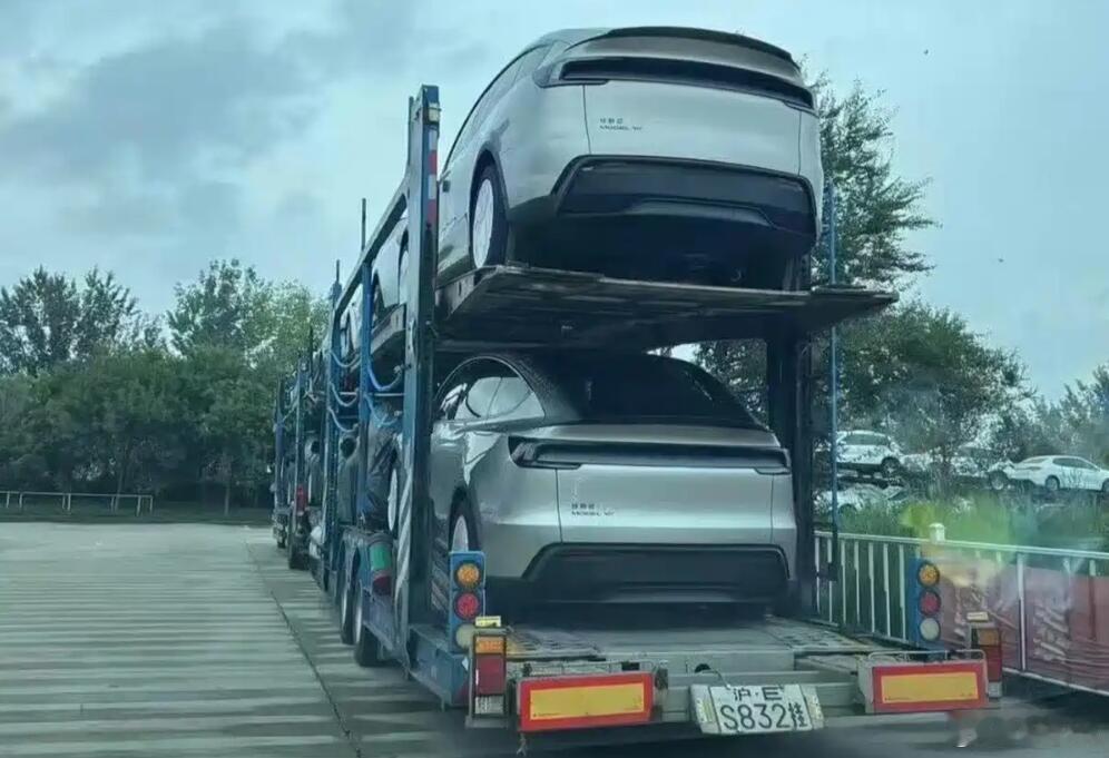 看起来跟普通版的ModelY没什么明显区别，估计外观上最大的不同就是长了一些吧