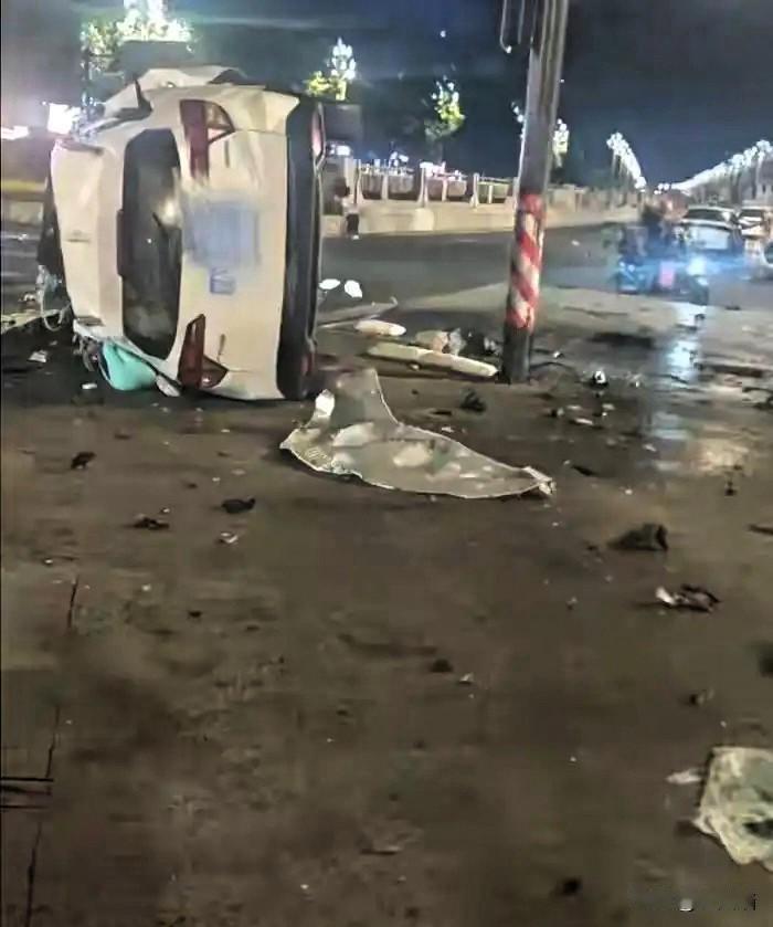 说实话，看到这类消息心里总是堵得慌。6月29号深夜成都郫都区那场车祸，一辆白色