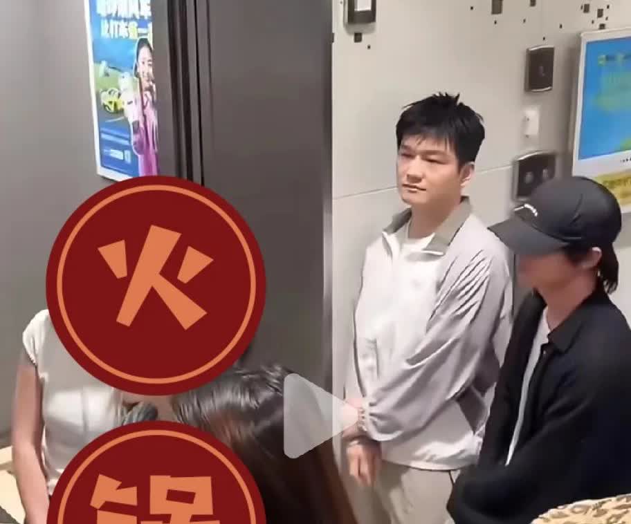 终于，樊振东改不了大家叫“小胖”的原因找到了！杭州的线下活动，看他