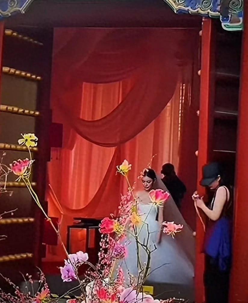 5月17日，汪小菲和马筱梅的婚礼现场热闹得很，新人乐得合不拢嘴。可就在这喜庆的时