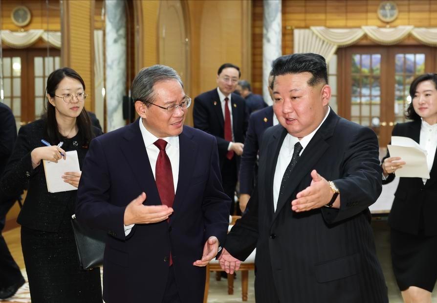 中国和朝鲜谈妥了 当地时间10月9日下午，中国国务院总理李强在平壤和朝鲜最高