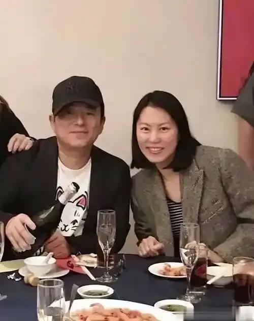 郑裕玲或许从未料到，与吕方分手17年后，对方的人生竟迎来如此反转。当年，这段长达