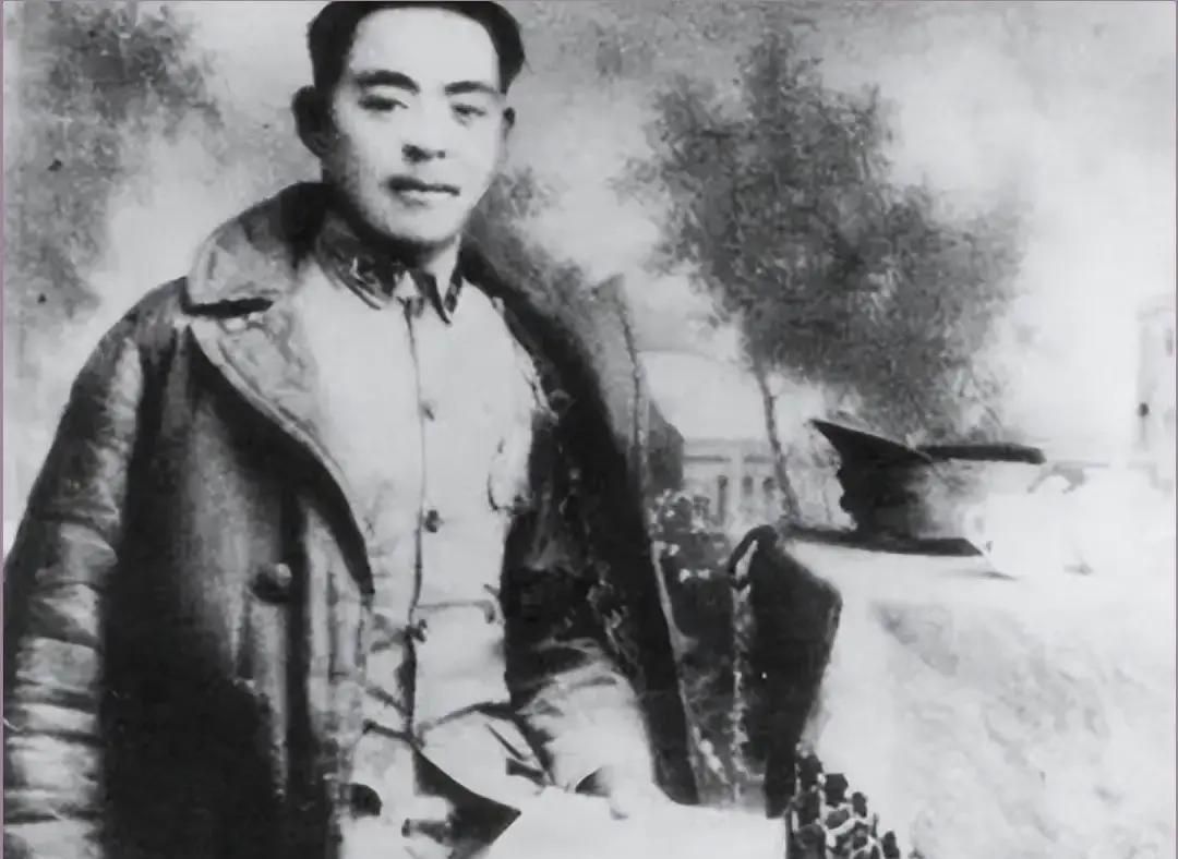 1937年3月，红军西路军中医院院长丁世方在战斗中腿部中弹，与部队失散。甘肃张掖