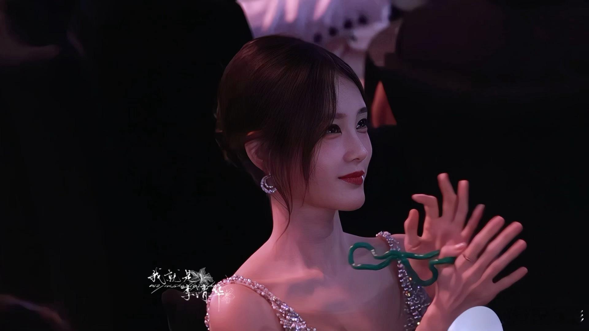 就没有李一桐配不上的男艺人发现咱们的李一桐真的是超有cp感的呀，就没有李一桐配