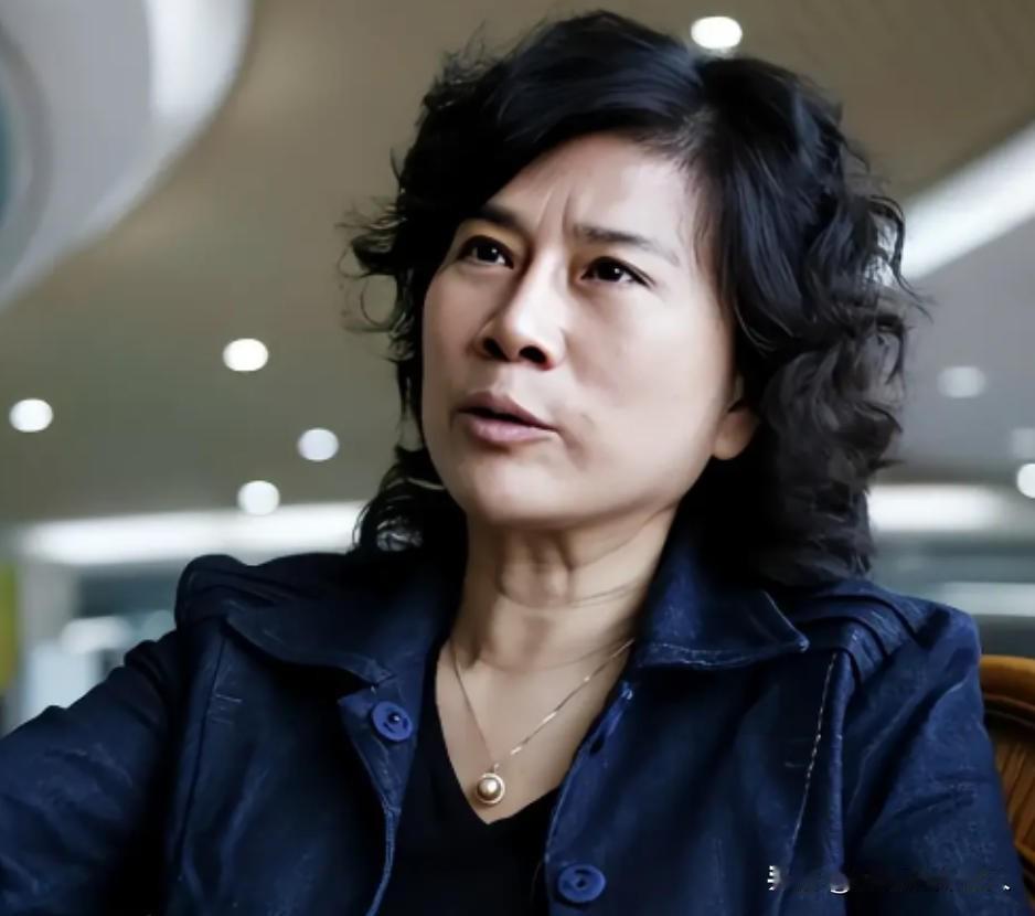 2015年，魏银仓用手段把董明珠耍得团团转，并成功骗取26亿，之后又麻利地逃往美