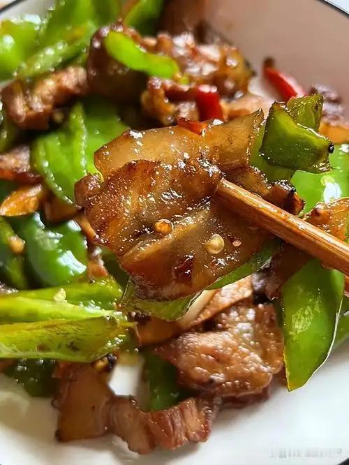 长期吃肥肉和10年不吃肥肉，10年后谁的血管更容易出问题？真相可能颠覆你的认知。