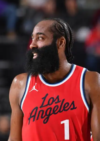 快船其实就是这么打球的。但为什么快船这赛季成绩不好，就是因为防守端出大问题了，上