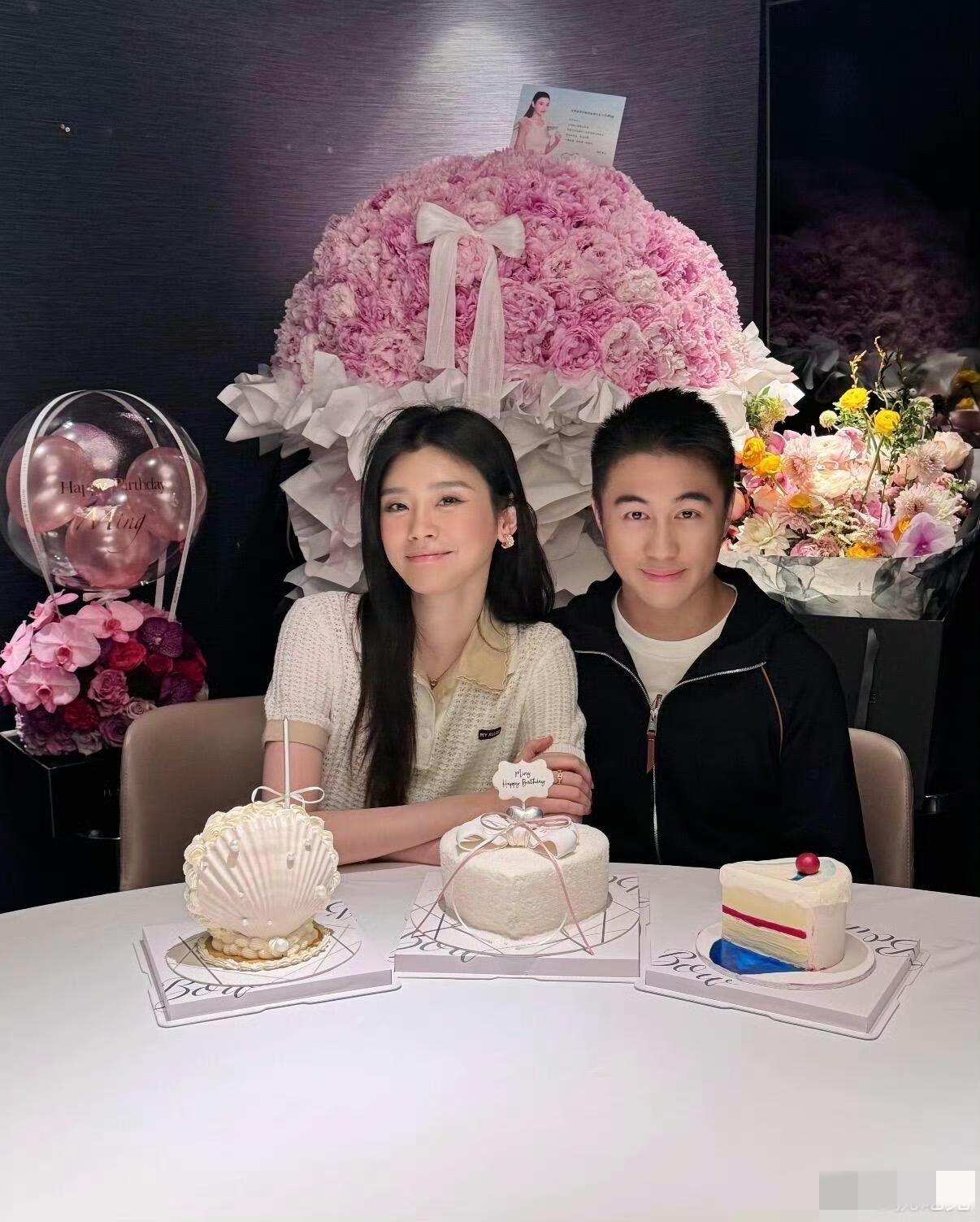 奚梦瑶37岁生日写真温暖释出🎉一家四口其乐融融，儿女成双，幸福满溢！她活成了