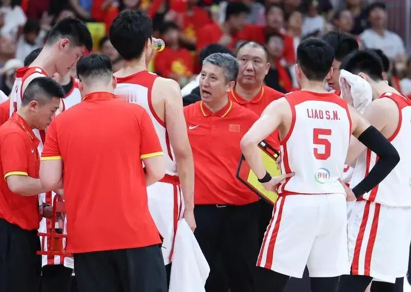 男篮公布亚运会名单：胡金秋胡明轩领衔无杨瀚森8月24日，中国篮协发布对2026