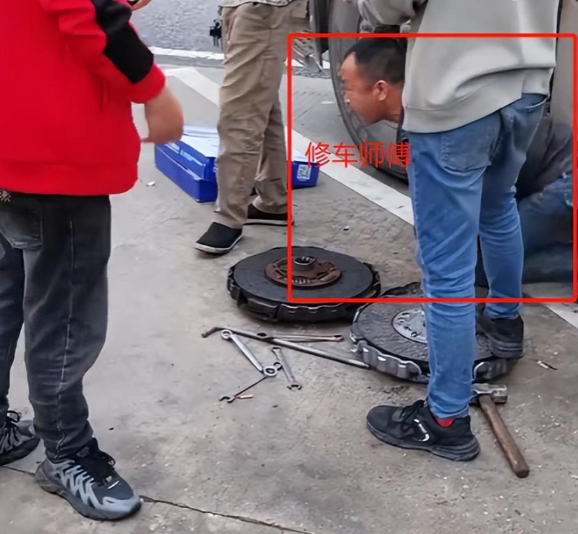 湖南服务区“修车门”再掀波澜：司机忍气吞声付200元，网友怒斥：“车匪路霸”卷土