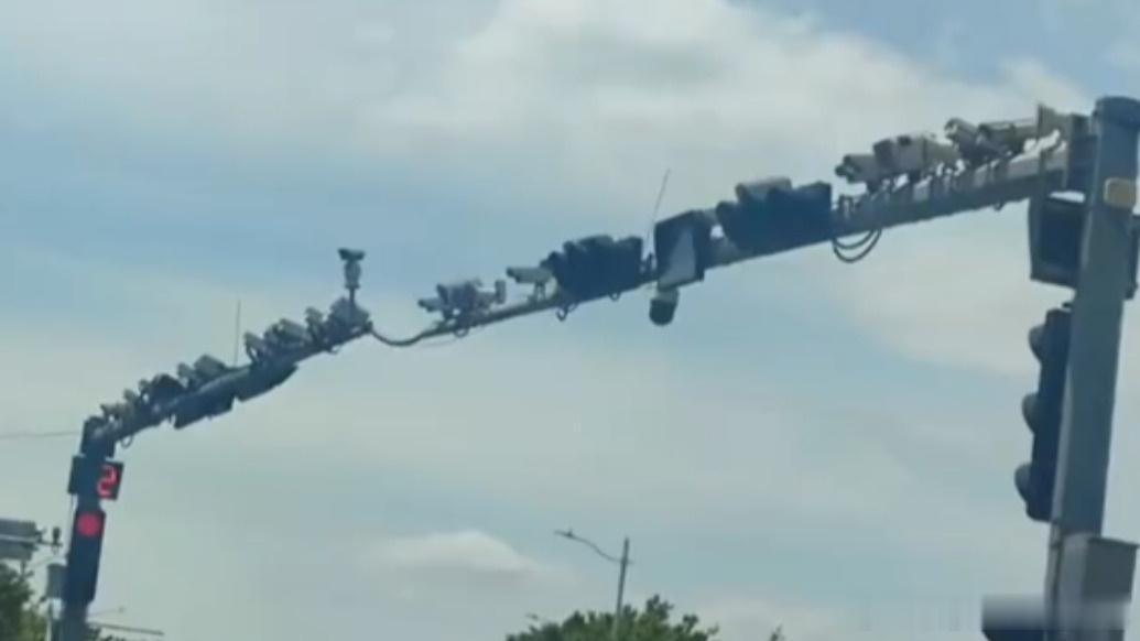 青岛城阳警方就“一道路立杆安装多部监控设备”致歉。