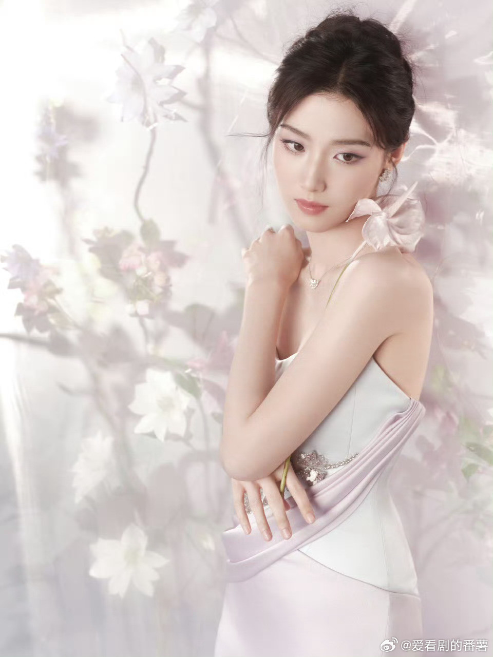 卢昱晓 大花气质卢昱晓现在越来越好看了，越来越有气质，大花气质拉满，每一次造型都