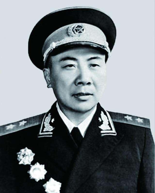 活过100岁的陆军大军区司令员一共只有两位：一位是曾思玉（开国中将），曾任武汉