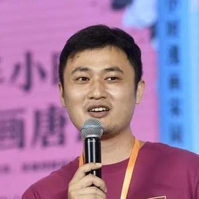 2015年，月薪仅5000元的陈磊，正在挤地铁，突然"叮"一声短信提醒：到账14