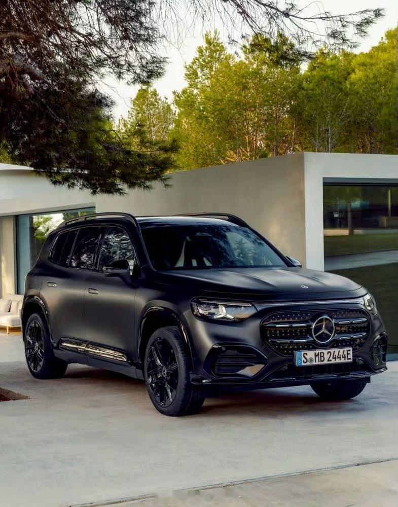 全新纯电动奔驰GLB这外观内饰造型……觉得卖多少钱合适？我觉得顶配不能超过25否