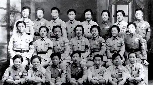国民党有个女少将，叫胡兰畦。她把自己在成都的房产田地，亲手交到未婚夫陈毅的父母手