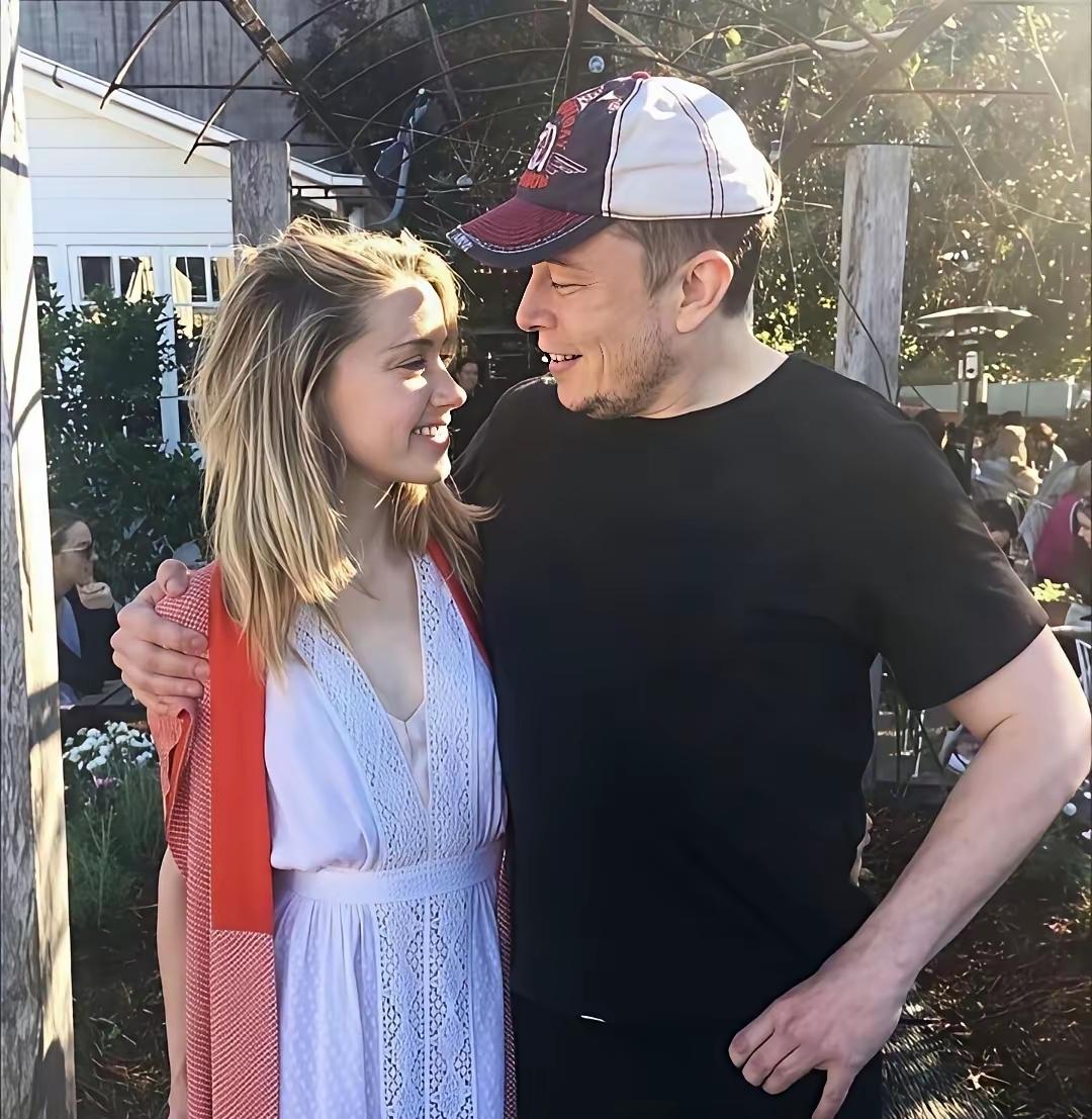 AmberHeard，应该是马斯克最大的“痛”吧！为何？因为这个好莱坞的女星，