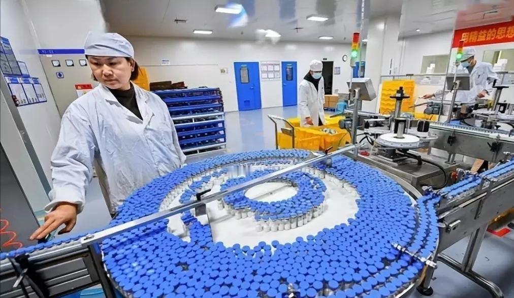 美国财长说漏嘴了！原来真正让他们睡不着觉的，不是稀土，而是中国手里的“药瓶子”！