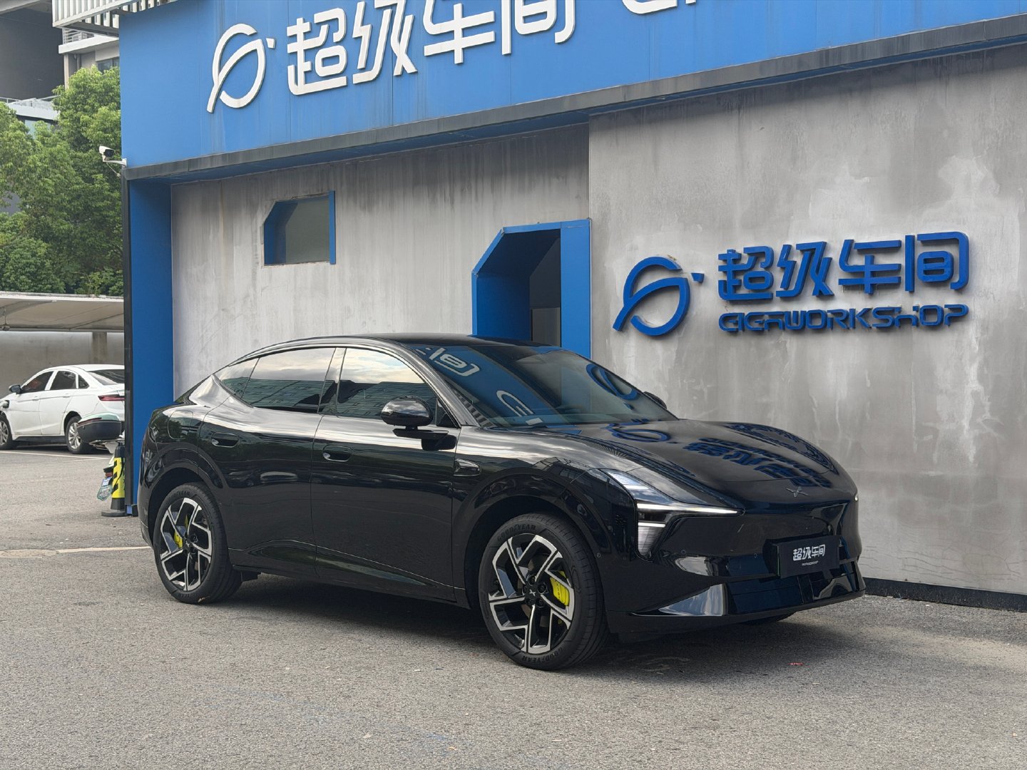 好家伙、居然是一台增程版的小鹏L03这在上海可不多见啊​