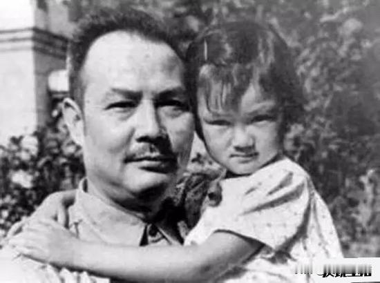 1967年冬天，叶剑英二女儿叶向真被逮捕，关进功德林监狱。审讯的核心目的，就
