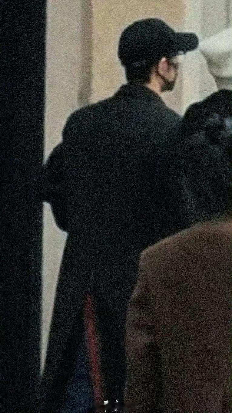 肖战长得很帅还香香的男生香香帅帅的谁不想偶遇！流下了羡慕的泪水cr.l