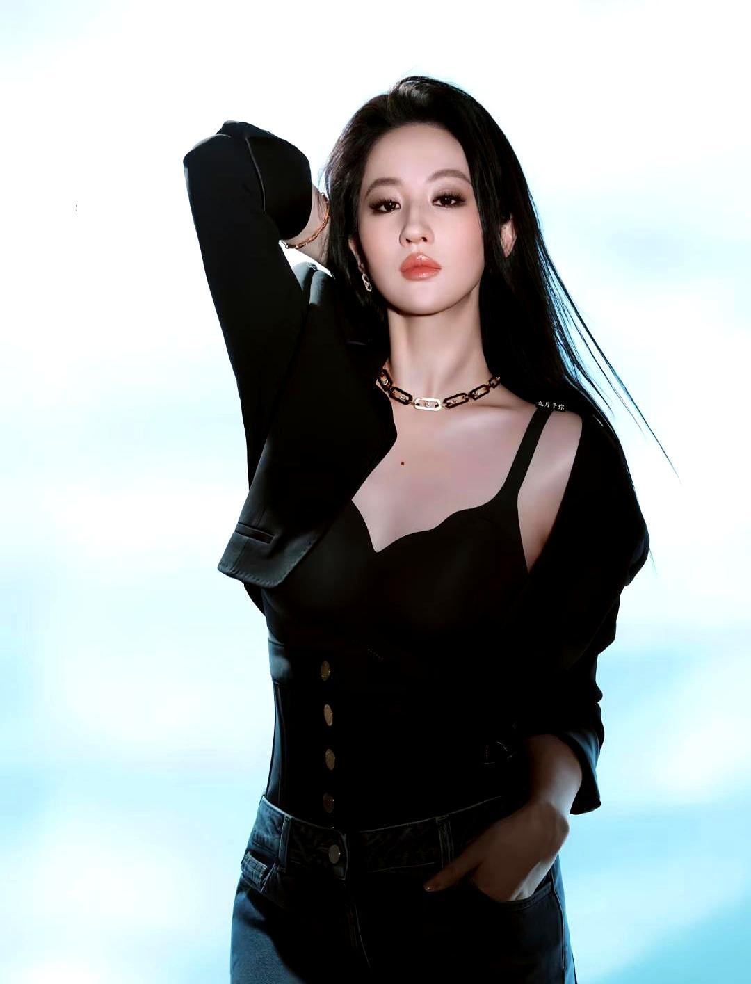 真正的高级感，从来不需要靠昂贵的价格来堆砌。刘亦菲这次代言猫人，用一张清冷