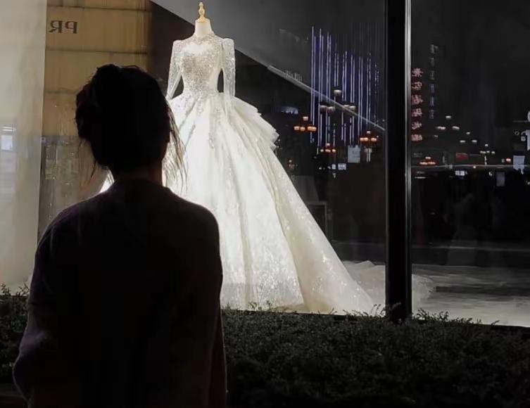 00后普通女生不结婚就是被洗脑了，未来一定会后悔。先别急着扣帽子，这是一个现实