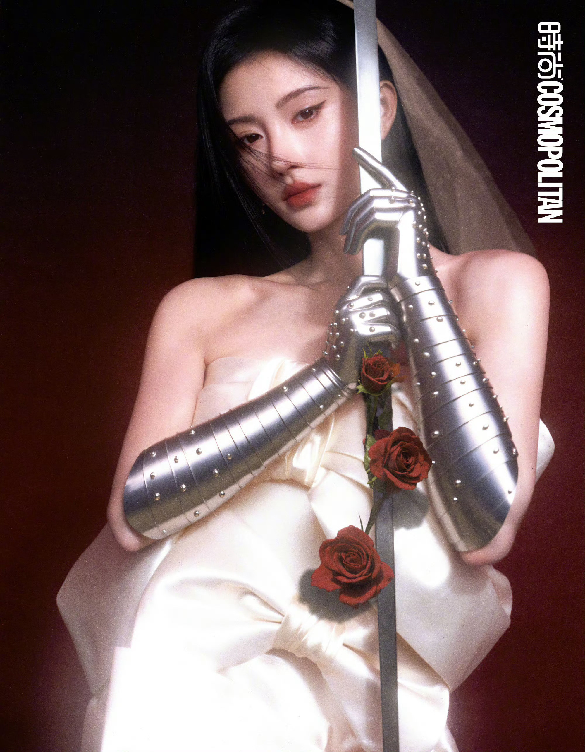 鞠婧祎女王持剑鞠婧祎五大杂志销量热点现场哈哈哈哈哈哈这个拿剑的造型咋这么面熟