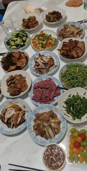 儿媳妇第一次来家里做客，大家说这一桌美食合适吗？