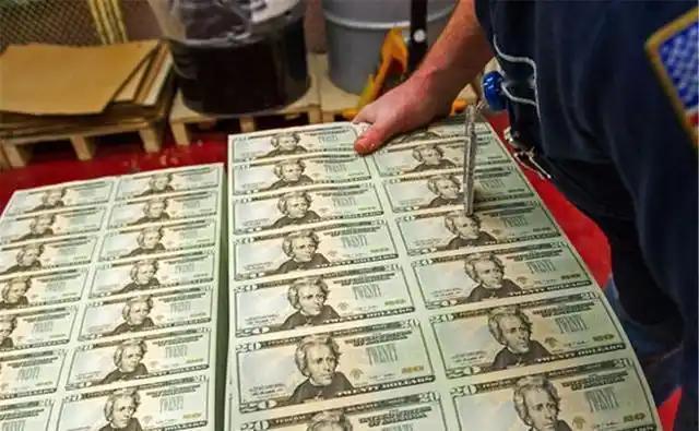 现在美国正处于第2轮降息周期中，美国的金融资本对于东亚局势的紧张是乐见其成的，因