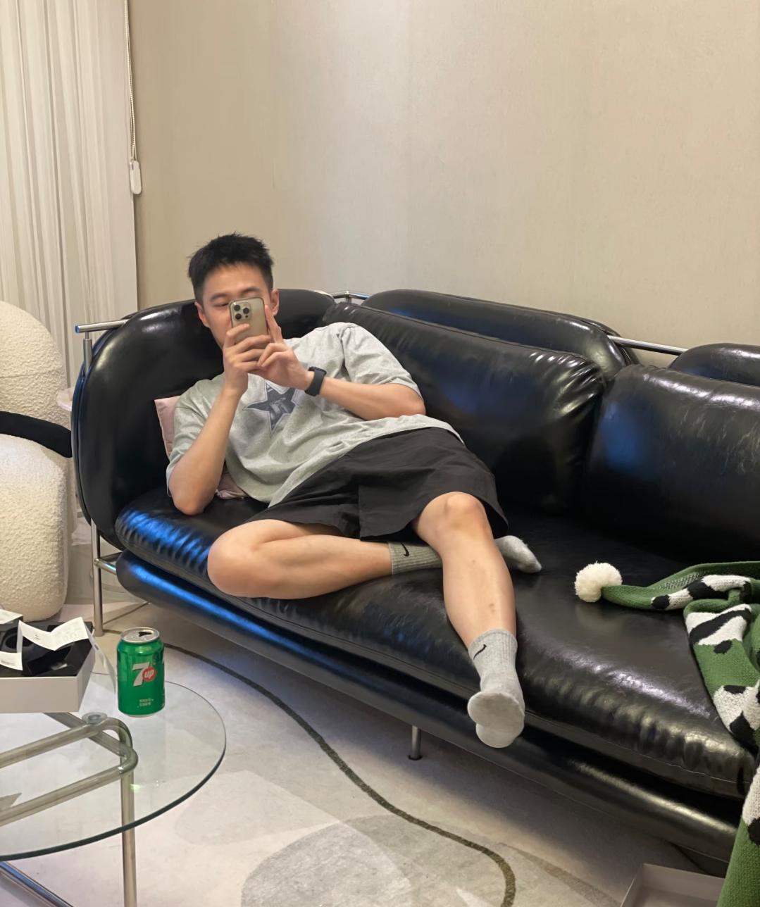 我和老伴退休后住到姑娘家，每天买菜做饭、打扫卫生，把退休金也贴进去，只图孩子回家