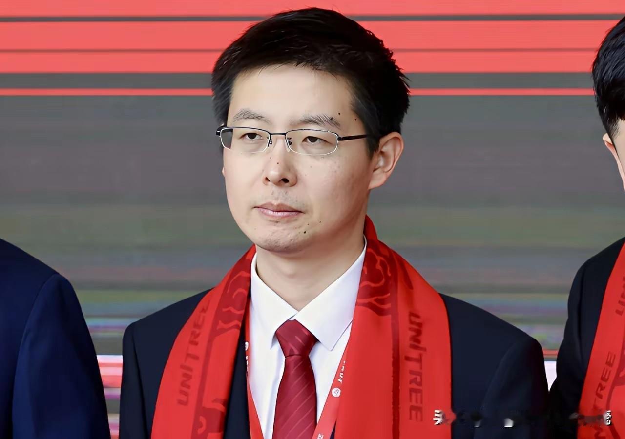 宇树科技今天上市，有两个花边。一个，是王力宏现身庆功宴现场；另一个，是很多人问，